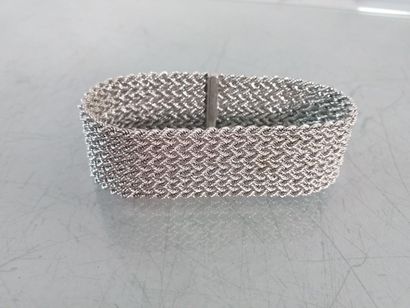 null Large bracelet plat à glissière maille paillasson tressé en or blanc 750°/00
Poinçon...