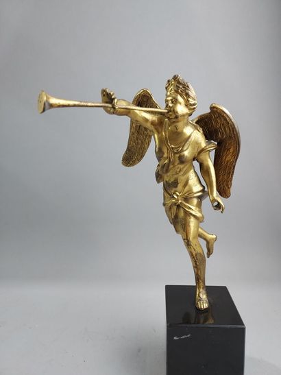 null ÉCOLE DU XVIIIe SIÈCLE
Allégorie de la victoire
bronze doré
H. 21 cm