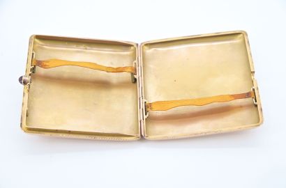 null RUSSIA, 19th CENTURY
Yellow gold 375°/00 cigarette case,
56 zolotnik
with a...