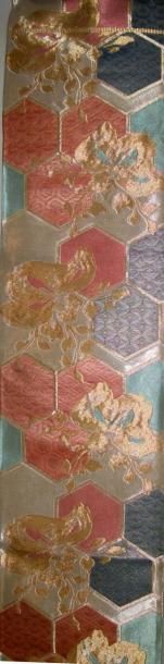 null Obi, Japon, deuxième tiers du XXème siècle, drap de platine, broché en soie...