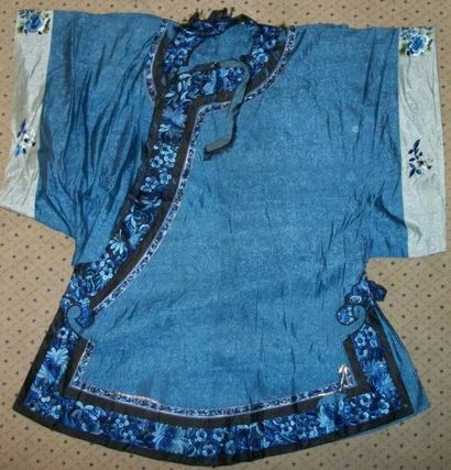 null Veste de femme Han, Chine, dynastie Qing, 1900, gaze bleue, bordée de broderie...