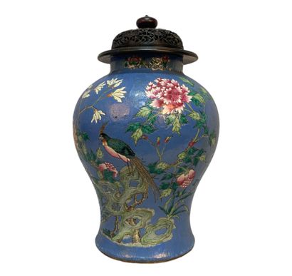 Chine - Vers 1900
Potiche balustre en porcelaine...