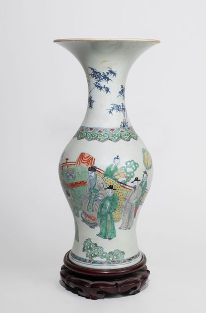 Chine, XIXème siècle.
Vase de forme cornet...