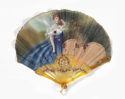 XXème siècle L'élégante à la fleur eventail ballon, la feuille en soie peinte à la...