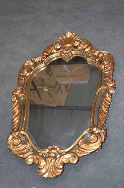 null Miroir en bois et stuc doré, style Louis XV