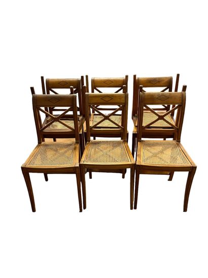 null 9 chaises en bois vernies de style Empire dossier à croisillons et enroulement...