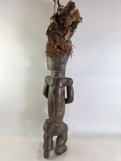 null ETHIOPIE BOUCLIER en cuir, accident. D : 52 cm
GABON Statue masculine en bois...
