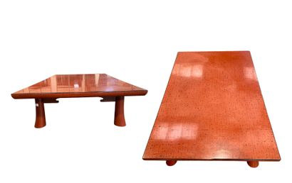 null Table basse en bois laqué
Japon, XIX-XXe siècle
33 x 150 x 90 cm 

Veuillez...