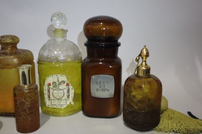 null Guérlain, eau de Cologne du coq
et 6 flacons de pafum et divers

H : 24 cm (plus...