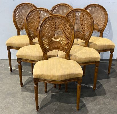 null Six chaises en bois naturel. Dossier à canage rayonnant. Style Louis XVI. 
H...