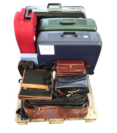 null Palette comprenant des valises, des sacs Lancel, Cocco Sacco, sacoche Lancel,...