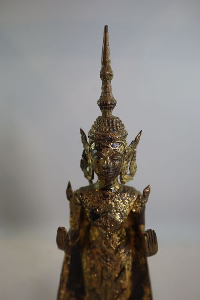 null Bouddha ratanakosin, Thaïlande, XIXème siècle.
Bonze doré
H. : 37,5 cm 

Veuillez...