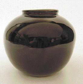 Daniel CASTEL Vase boule aplati en grès porcelainique sur talon à petit col ourlé...