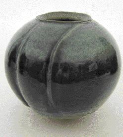 Claude CHAMPY Vase boule en grès à contours modifiés, ouverture circulaire en ressaut,...