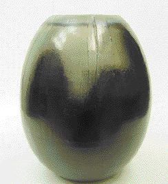 MADOURA Important vase ovoïde à décor de coulures bleues métallisées sur fond noir...