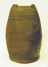 Eric ASTOUL ?'Grand noir scarifié" important vase ruche de forme ovoïde en grès,...