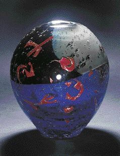 DIETMAN Erik (1937-2002 Suède) "TIC COSMIQUE" Vase en verre soufflé de forme ovoïde;...