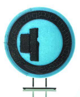 KAMPMAN Herman, né en 1959 (Pays-Bas) "UROBOROS" Plaque circulaire bleue en verre...