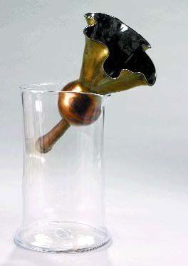 MEITNER Richard, né en 1949 (USA) "GRANDE FLEUR" Vase en verre soufflé constitué...