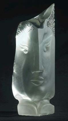 CHABRIER Gilles, né en 1959 "TÊTE " Tête en verre optique blanc réalisée en taille...