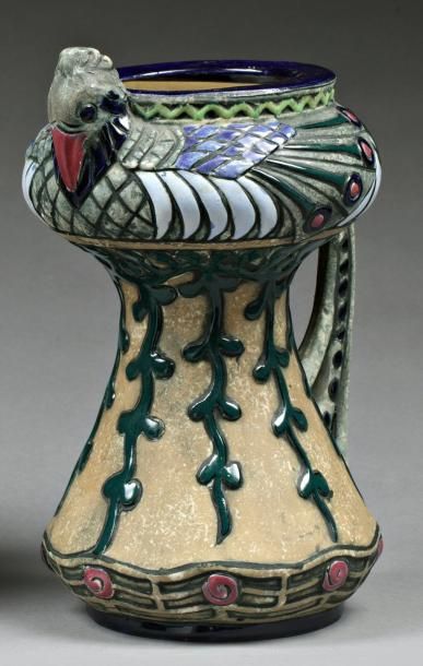 null Vase "Paon". Amphora. Circa 1900/1915. Céramique et émaux. Monogramme et cachet...