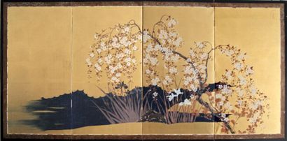 null PARAVENT à quatre feuilles à décor de berges d'un fleuve arborées. Japon, période...