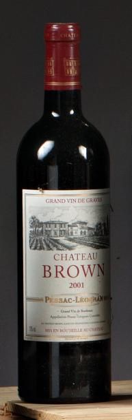 null 3 Bouteilles, Château BROWN, 2001, Pessac-Leognan (une étiquette tâchée)