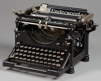 null Machine à écrire en fonte laqué noir. Ancien modèle. Underwood. Dim.: 24 x 38...