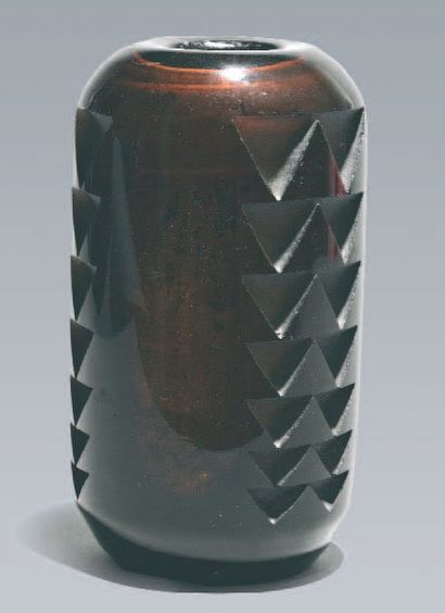 Jean LUCE. Vase ovoïde en épais verre noir, à décor gravé à l'acide de frises verticales...