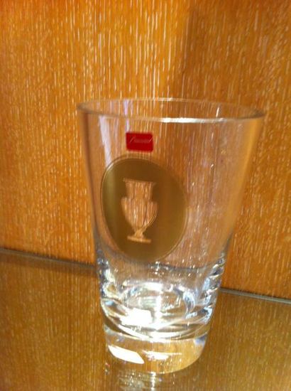 null BACCARAT - Vase Apparat Medaillon en cristal. Prix boutique: 490 €
