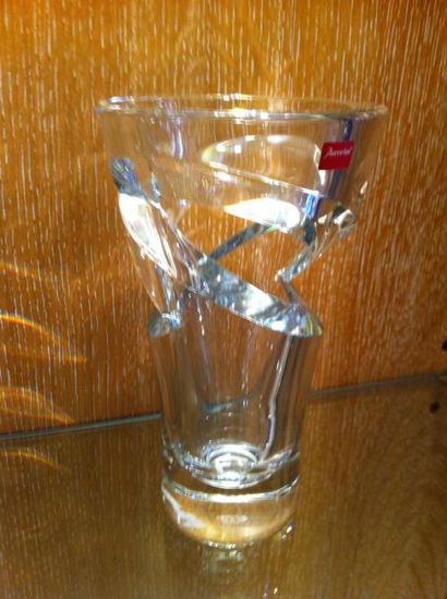 null BACCARAT - Vase Tornado en cristal. Prix boutique: 825 €
