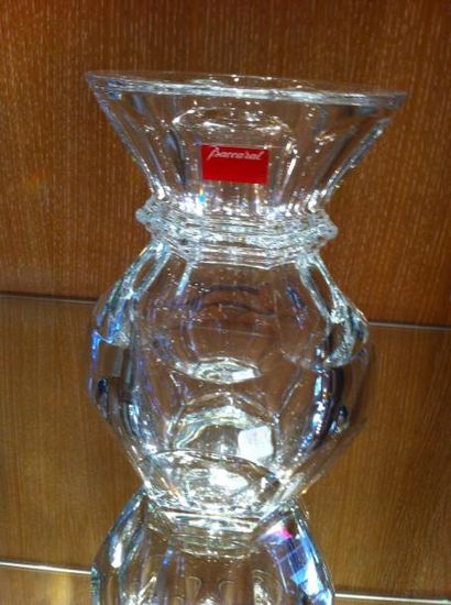 null BACCARAT - Vase Harcourt en cristal. Prix boutique: 1070 €
