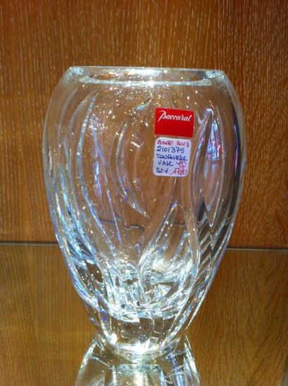 null BACCARAT - Vase Tournesol en cristal. Prix boutique: 1780 €

