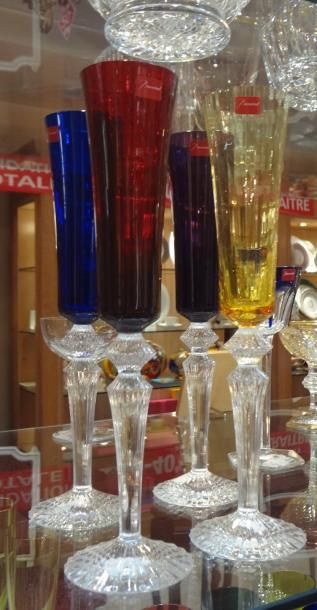 null BACCARAT - Six flûtes à Champagne Mille nuit en cristal de différentes couleurs....