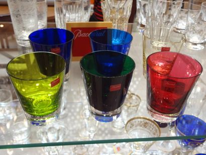 null BACCARAT - Six gobelets Mosaïque en cristal de différentes couleurs. Prix boutique:...