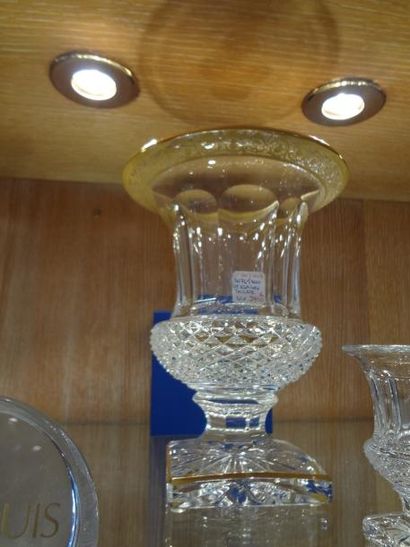 null SAINT LOUIS - Vase Thistle or en cristal taillé. Prix boutique: 2950€
