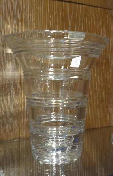 null SAINT LOUIS - Vase Andiante en cristal taillé. Prix boutique: 620 €
