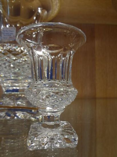 null SAINT LOUIS - Vase Versailles en cristal, H.: 10 cm. Prix boutique: 325 €

