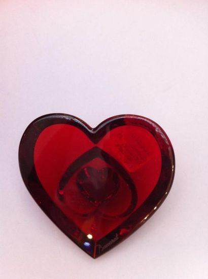 BACCARAT BACCARAT - Coeur rouge en cristal. Prix boutique: 240 €
