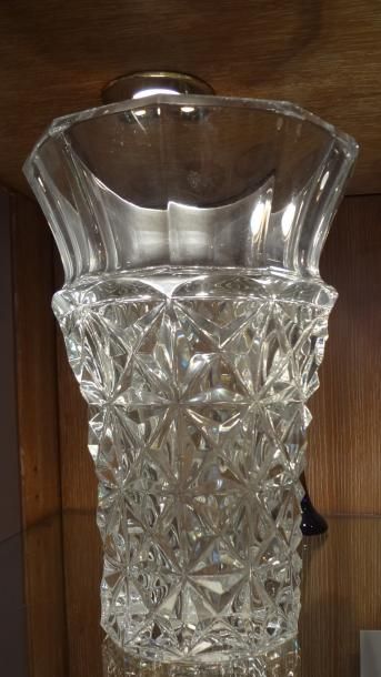 BACCARAT BACCARAT - Vase Celimene en cristal taillé, H.: 37 cm. Prix boutique: 4500...