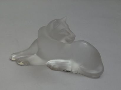 LALIQUE LALIQUE - Lionne Simba en cristal, H.: 14 cm. Prix boutique: 1300 €