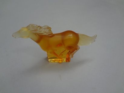 LALIQUE LALIQUE - Cheval Kazak or en cristal, H.: 11,2 cm. Prix boutique: 490 €
