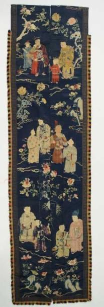 null Paire de pentes, Chine, dynastie Qing, circa 1900, satin bleu brodé en soie...