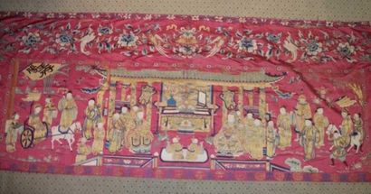 null Bandeau, Chine, dynastie Qing, circa 1900, fond satin rouge, décor brodé en...