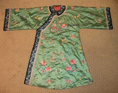 null Manteau de femme Han, Chine, dynastie Qing, fin XIXème siècle, satin vert, brodé...