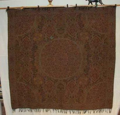 null Moon shawl ou châle carré, Angleterre, Paisley, XIXème siècle, fond noir, décor...