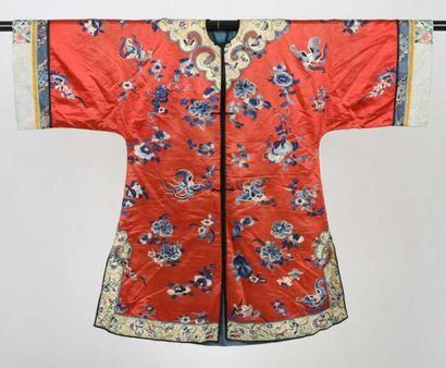 null Robe informelle de femme Han, Chine, dynastie Qing, circa 1900, satin rouge,...