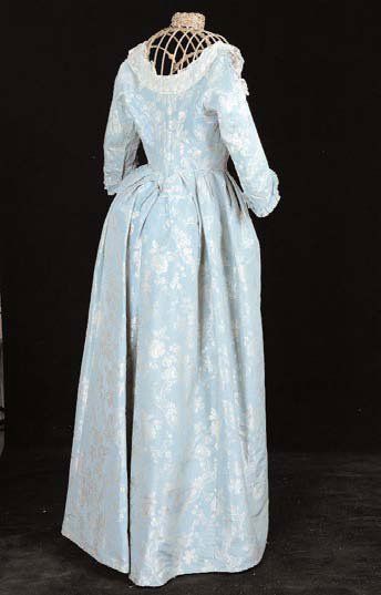 null Manteau de robe à l'anglaise, fin XVIIIe siècle, dans un damas bleu jasp. et...
