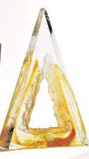 GIACOBINO François, né en 1947 (Suisse) "TRIANGLE VERTICAL" Sculpture en cristal...