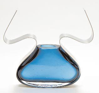 PICAUD Fabienne, née en 1959 "EMPREINTE BLEUE" Sculpture formée d'une bulle en verre...